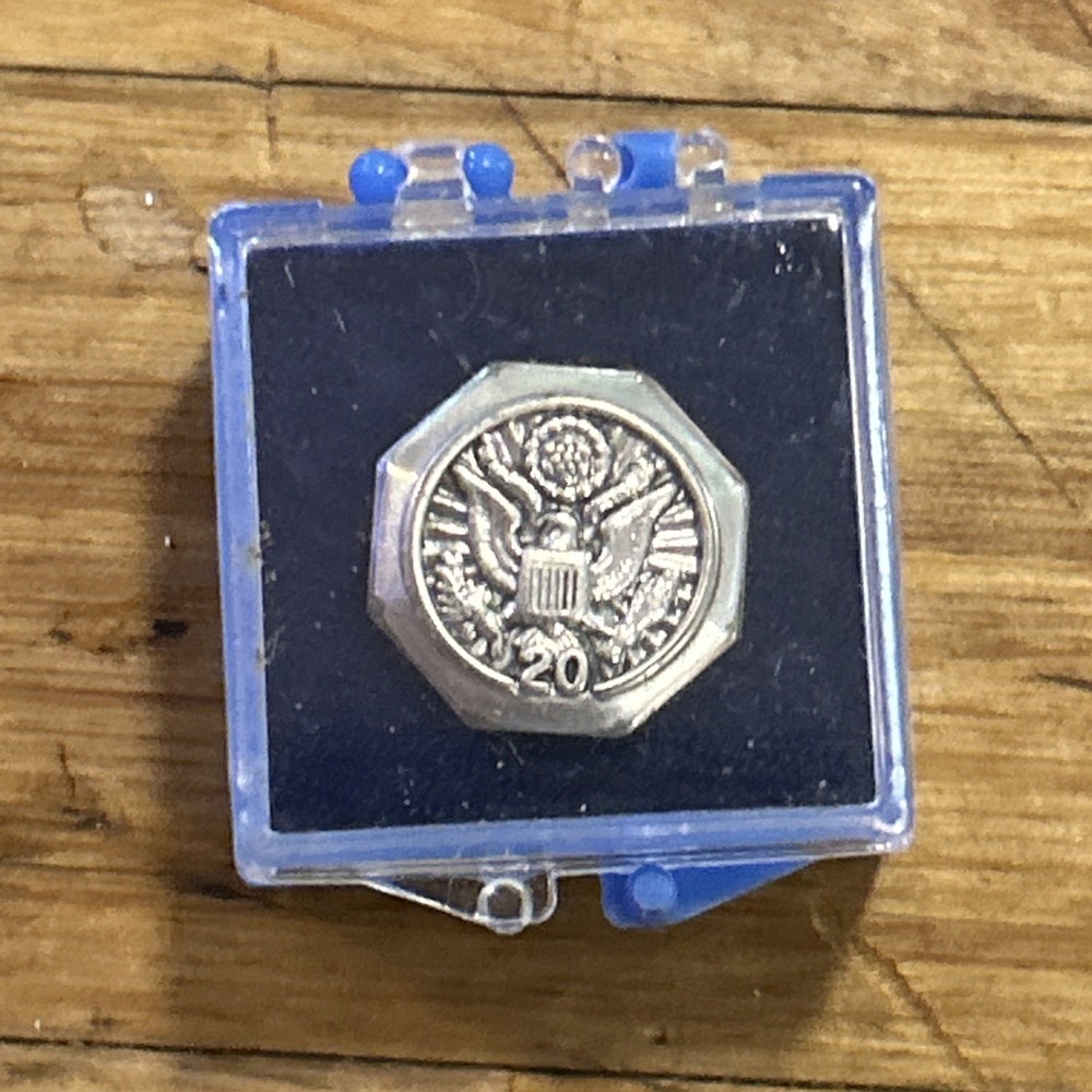 VINTAGE FEDERAL GOVERNMENT 20 YEAR SERVICE LAPEL PIN BOX CIVIL‎ EMPLOYEE LIGI H3